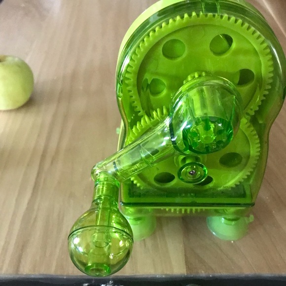 Apple peeler 🍎 - Picture 5 of 12